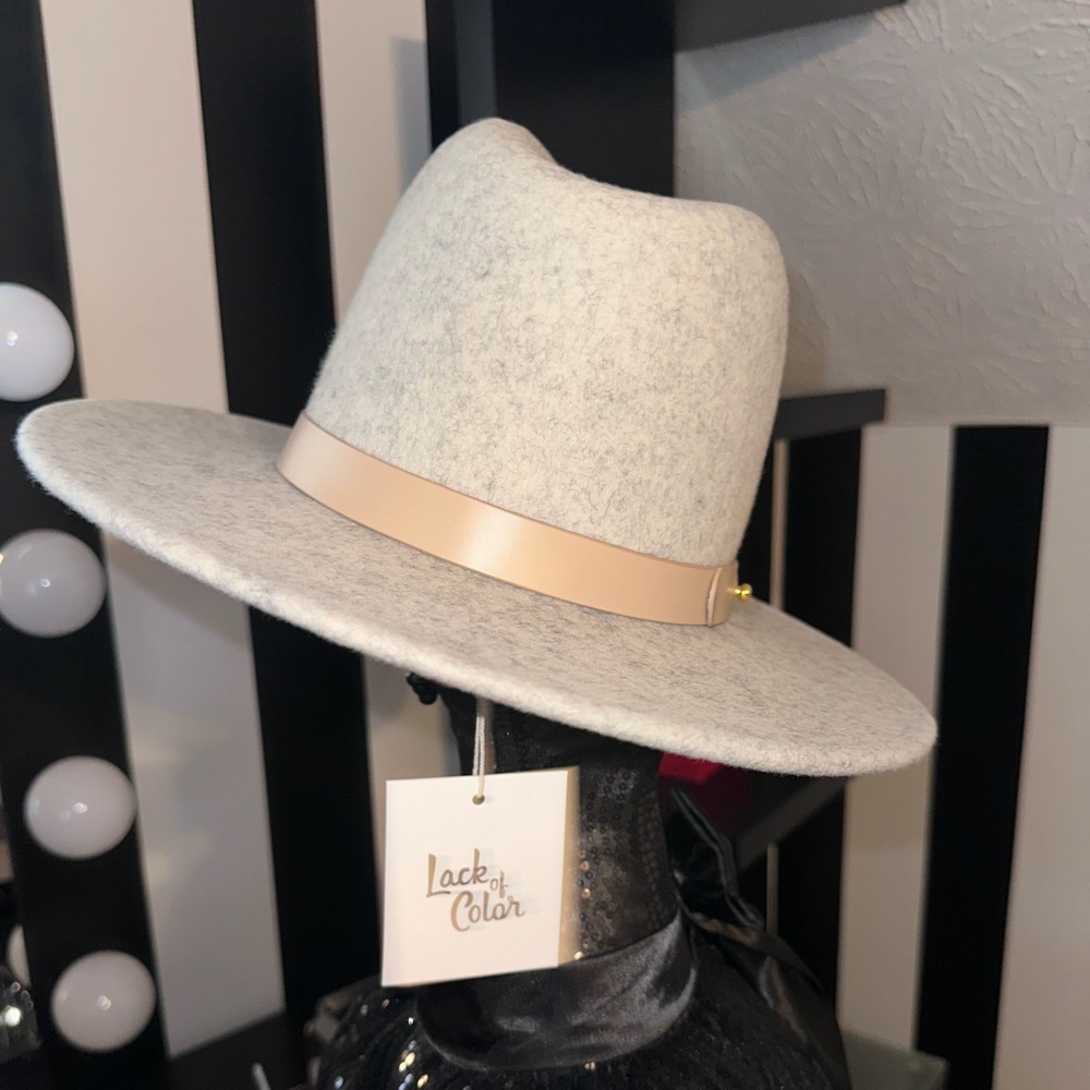 Lack of color Mack fedora